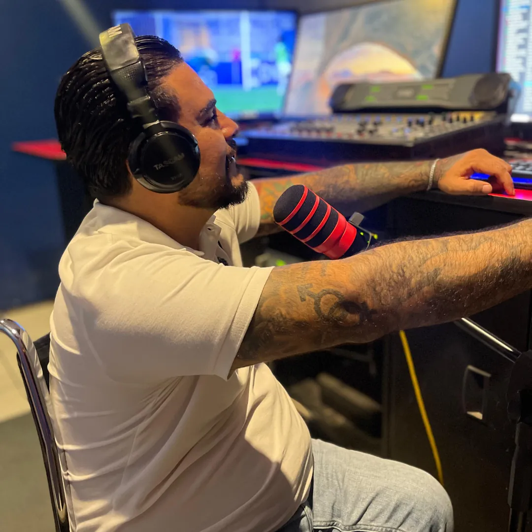 Héctor Estrada El Fénix en Radio W107